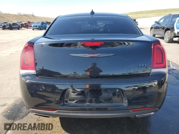 2022 Chrysler 300 S z VIN 2C3CCABG1NH115945, wystawiony jako Copart lot #53446005 z przebiegiem 58 184 mil mil oraz Szkoda całkowita • Salvage title. Historia ofert i sprzedaży dostępna na DreamBid. Obrazek 6.