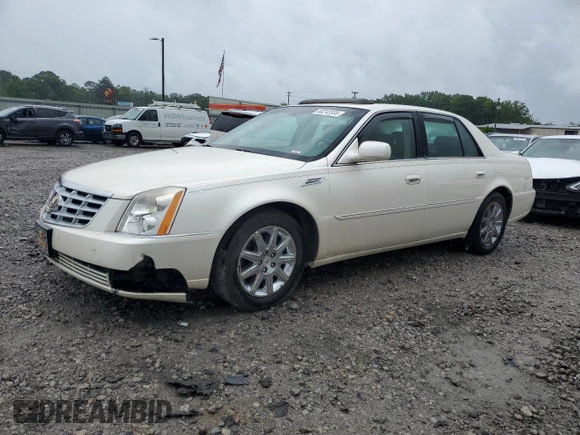 2011 Cadillac DTS Luxury Collection z VIN 1G6KD5E64BU121197, wystawiony jako Copart lot #58212335 z przebiegiem 141 055 mil mil oraz Szkody całkowita. Historia ofert i sprzedaży dostępna na DreamBid. Obrazek 1.