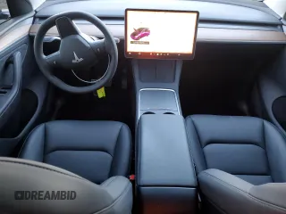 2024 Tesla Model Y Long Range z VIN 7SAYGDEE4RA240502, wystawiony jako Copart lot #48730435 z przebiegiem 16 041 mil mil oraz Szkoda całkowita • Salvage title. Historia ofert i sprzedaży dostępna na DreamBid. Obrazek 8.