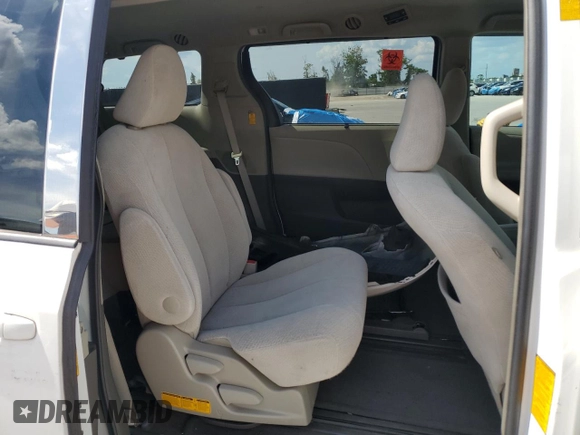 2014 Toyota Sienna LE AAS z VIN 5TDKK3DC1ES468896, wystawiony jako Copart lot #60520405 z przebiegiem 239 779 mil mil oraz Szkoda całkowita • Salvage title. Historia ofert i sprzedaży dostępna na DreamBid. Obrazek 11.