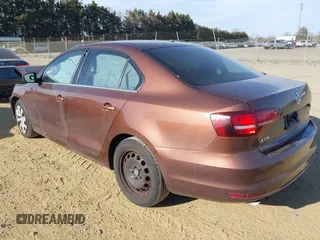 2017 Volkswagen Jetta S z VIN 3VW2B7AJ6HM324093, wystawiony jako IAAI lot #41681726 z przebiegiem 84 248 mil mil oraz . Historia ofert i sprzedaży dostępna na DreamBid. Obrazek 3.