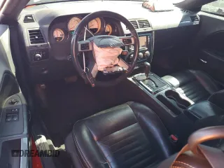 2010 Dodge Challenger R/T z VIN 2B3CJ5DT9AH113908, wystawiony jako Copart lot #47798975 z przebiegiem 137 153 mil mil oraz Szkoda całkowita • Salvage title. Historia ofert i sprzedaży dostępna na DreamBid. Obrazek 8.