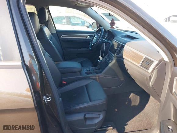 2019 Volkswagen Atlas 3.6L V6 SE w/Technology with VIN 1V2UR2CA1KC525110, listed as a IAAI auction lot 41395556 with 80,884 mi miles. Bid and sale history available at carsss.com. Image 5.