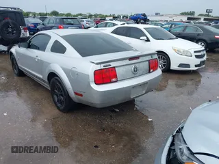 2009 Ford Mustang with VIN 1ZVHT80N195119743, listed as a IAAI auction lot 42467692 with 189,941 mi miles and . Bid and sale history available at DreamBid. Image 3.