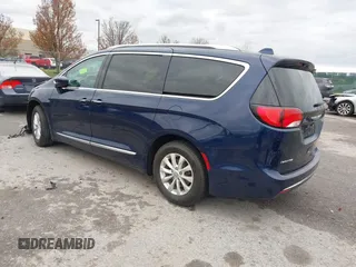 2018 Chrysler Pacifica Touring L z VIN 2C4RC1BG6JR233614, wystawiony jako IAAI lot #40794355 z przebiegiem 52 469 mil mil oraz . Historia ofert i sprzedaży dostępna na DreamBid. Obrazek 3.