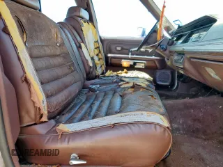 1991 Ford Crown Victoria z VIN 2FACP74FXMX135645, wystawiony jako Copart lot #52527135 z przebiegiem 79 667 mil mil oraz Czysty tytuł • Clean title. Historia ofert i sprzedaży dostępna na DreamBid. Obrazek 7.