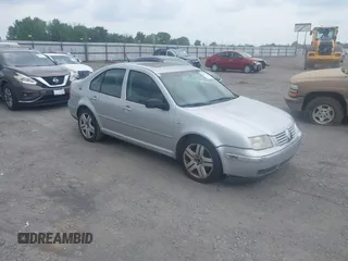 2004 Volkswagen Jetta GLS z VIN 3VWSE69M24M089203, wystawiony jako IAAI lot #42115425 z przebiegiem 198 862 mil mil oraz . Historia ofert i sprzedaży dostępna na DreamBid. Obrazek 1.
