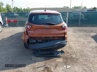 2017 Ford Escape S z VIN 1FMCU0F79HUC31792, wystawiony jako IAAI lot #42377599 z przebiegiem 98 300 mil mil oraz . Historia ofert i sprzedaży dostępna na DreamBid. Obrazek 17.