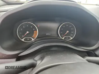 2021 Jeep Renegade Latitude with VIN ZACNJCBB2MPM82566, listed as a Copart auction lot 61847525 with 28,741 mi miles and Salvage title. Bid and sale history available at DreamBid. Image 9.
