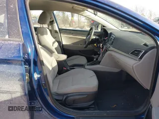 2017 Hyundai Elantra SE z VIN 5NPD74LF8HH187040, wystawiony jako IAAI lot #41350743 z przebiegiem 78 119 mil mil oraz . Historia ofert i sprzedaży dostępna na DreamBid. Obrazek 5.