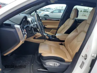 2018 Porsche Cayenne z VIN WP1AA2A26JKA02370, wystawiony jako Copart lot #59009385 z przebiegiem 87 050 mil mil oraz Czysty tytuł • Clean title. Historia ofert i sprzedaży dostępna na DreamBid. Obrazek 7.