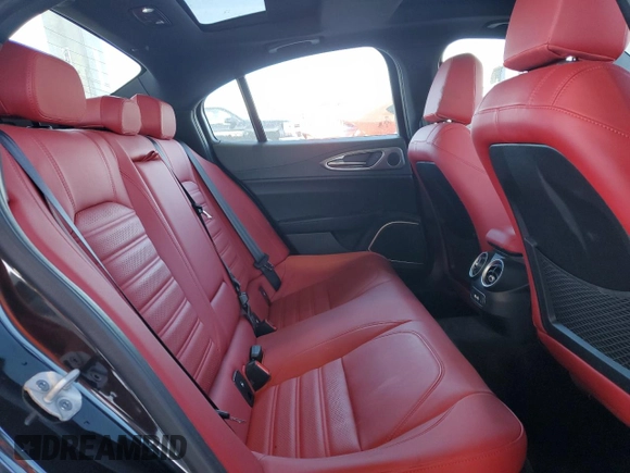 2022 Alfa Romeo Giulia Veloce with VIN ZARFAMBN1N7654274, listed as a Copart auction lot 49275785 with 9,507 mi miles and Salvage Title. Bid and sale history available at carsss.com. Image 10.