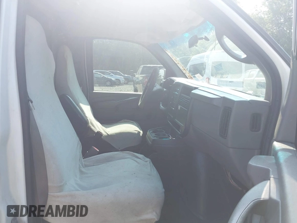2005 Chevrolet Express Cargo with VIN 1GCFG15X251132972, listed as a IAAI auction lot 42661000 with 286,090 mi miles and . Bid and sale history available at DreamBid. Image 5.