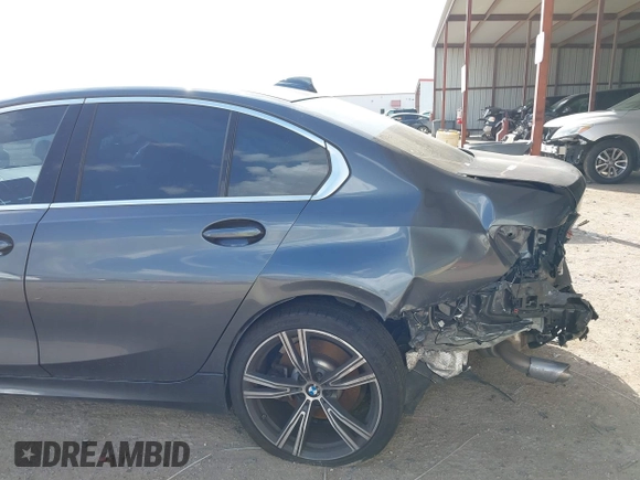 2021 BMW 3 Series 330i z VIN 3MW5R1J03M8B48135, wystawiony jako IAAI lot #41878583 z przebiegiem 33 719 mil mil oraz . Historia ofert i sprzedaży dostępna na DreamBid. Obrazek 6.