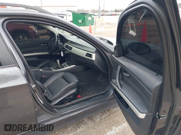 2006 BMW 3 Series 325xi with VIN WBAVT13526AV98389, listed as a IAAI auction lot 41818263 with 215,637 mi miles and . Bid and sale history available at DreamBid. Image 5.