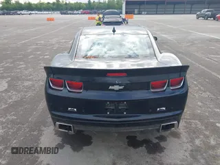 2011 Chevrolet Camaro 2LT z VIN 2G1FC1ED9B9202646, wystawiony jako IAAI lot #42197210 z przebiegiem 177 451 mil mil oraz . Historia ofert i sprzedaży dostępna na DreamBid. Obrazek 17.