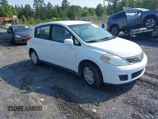2011 Nissan Versa S z VIN 3N1BC1CPXBL457714, wystawiony jako IAAI lot #42456184 z przebiegiem 89 496 mil mil oraz . Historia ofert i sprzedaży dostępna na DreamBid. Obrazek 1.