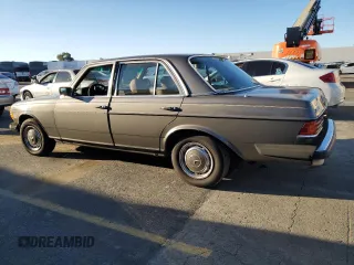 1981 Mercedes-Benz 300 D с VIN WDBAB30A6BB226915, выставлен на аукционе Copart как лот 87743925 с пробегом 241 960 миль миль и Списание • Salvage title. История ставок и продаж доступна на DreamBid. Изображение 2.