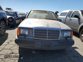 1992 Mercedes-Benz 400 with VIN WDBEA34E6NB743461, listed as a Copart auction lot 67982874 with 193,749 mi miles and Salvage Title. Bid and sale history available at carsss.com. Image 5.