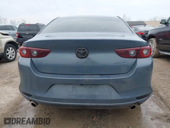 2022 Mazda 3 Carbon Edition z VIN 3MZBPACL2NM310491, wystawiony jako IAAI lot #41981966 z przebiegiem 50 314 mil mil oraz . Historia ofert i sprzedaży dostępna na DreamBid. Obrazek 17.