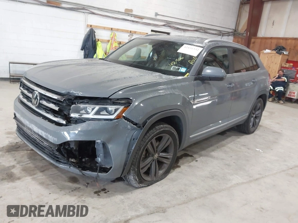 2020 Volkswagen Atlas SE with VIN 1V21E2CA5LC229605, listed as a IAAI auction lot 42431332 with 42,506 mi miles and . Bid and sale history available at DreamBid. Image 2.