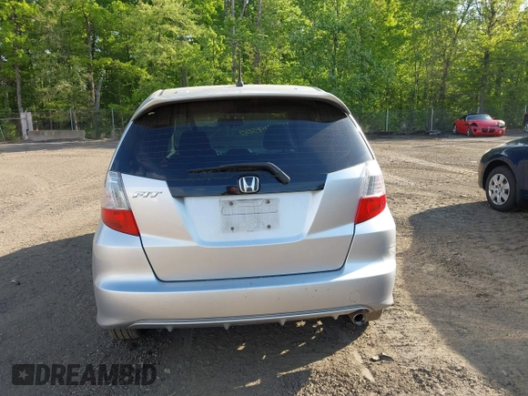 2013 Honda Fit Sport z VIN JHMGE8H69DC033802, wystawiony jako IAAI lot #42149500 z przebiegiem 144 980 mil mil oraz . Historia ofert i sprzedaży dostępna na DreamBid. Obrazek 16.