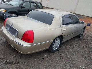 2008 Lincoln Town Car Limited z VIN 2LNHM82V88X636673, wystawiony jako IAAI lot #41023893 z przebiegiem 128 185 mil mil oraz . Historia ofert i sprzedaży dostępna na DreamBid. Obrazek 4.
