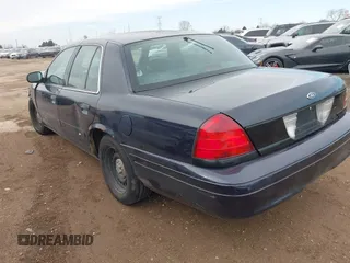 2001 Ford Crown Victoria Police Police Interceptor with VIN 2FAFP71W01X198332, listed as a IAAI auction lot 41474334 with 141,148 mi miles. Bid and sale history available at carsss.com. Image 3.