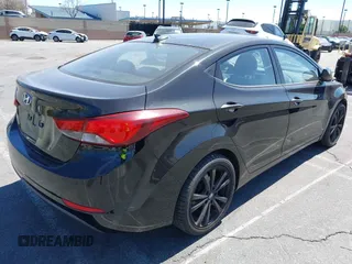 2016 Hyundai Elantra SE z VIN 5NPDH4AE0GH687456, wystawiony jako IAAI lot #41631381 z przebiegiem 122 318 mil mil oraz . Historia ofert i sprzedaży dostępna na DreamBid. Obrazek 4.
