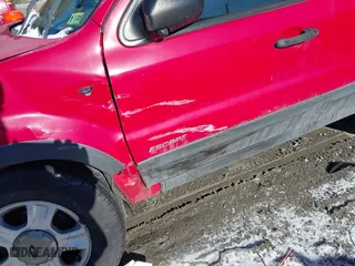 2001 Ford Escape XLT with VIN 1FMYU04131KB51488, listed as a IAAI auction lot 41363166 with 327,580 mi miles. Bid and sale history available at carsss.com. Image 18.