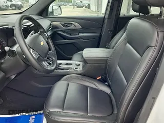 2023 Chevrolet Traverse LT z VIN 1GNEVHKW5PJ325679, wystawiony jako IAAI lot #42541394 z przebiegiem 74 480 mil mil oraz . Historia ofert i sprzedaży dostępna na DreamBid. Obrazek 25.