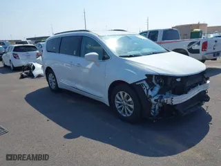 2017 Chrysler Pacifica Touring-L with VIN 2C4RC1BG0HR702710, listed as a IAAI auction lot 41525439 with 71,610 mi miles. Bid and sale history available at carsss.com. Image 1.