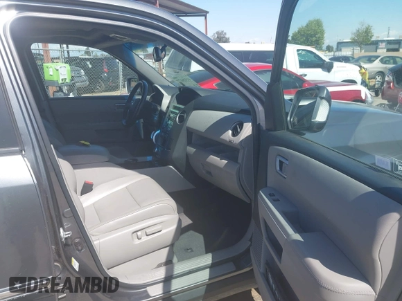 2011 Honda Pilot Touring with VIN 5FNYF4H96BB083532, listed as a IAAI auction lot 41926177 with 100,815 mi miles. Bid and sale history available at carsss.com. Image 5.