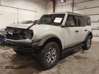 2021 Ford Bronco z VIN 1FMEE5DP0MLA64549, wystawiony jako IAAI lot #41719646 z przebiegiem 33 089 mil mil oraz . Historia ofert i sprzedaży dostępna na DreamBid. Obrazek 18.