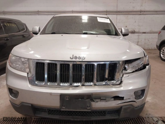 2011 Jeep Grand Cherokee Laredo with VIN 1J4RR4GG5BC690251, listed as a IAAI auction lot 41824839 with 261,010 mi miles. Bid and sale history available at carsss.com. Image 12.