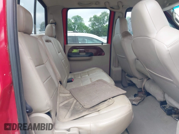 2006 Ford F-250 XL z VIN 1FTSW21PX6ED69409, wystawiony jako IAAI lot #42263767 z przebiegiem 233 176 mil mil oraz . Historia ofert i sprzedaży dostępna na DreamBid. Obrazek 8.