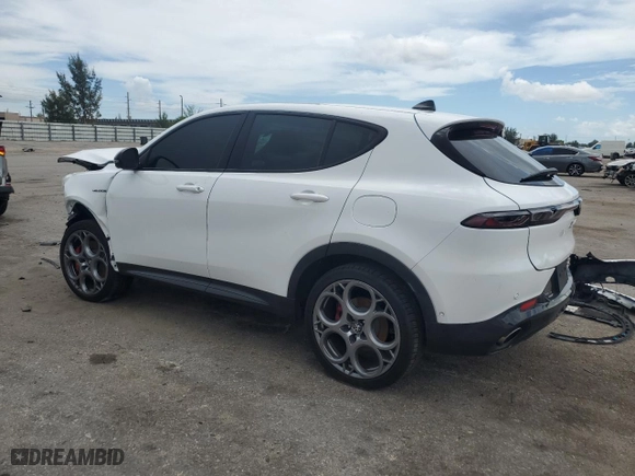 2024 Alfa Romeo Tonale Veloce with VIN ZASPATDW7R3051085, listed as a Copart auction lot 58329634 with 15,729 mi miles and Salvage Title. Bid and sale history available at carsss.com. Image 2.