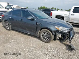 2020 Kia Optima SE z VIN 5XXGT4L30LG441200, wystawiony jako Copart lot #56465235 z przebiegiem 105 791 mil mil oraz Szkoda całkowita • Salvage title. Historia ofert i sprzedaży dostępna na DreamBid. Obrazek 4.