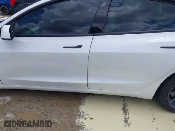 2023 Tesla Model 3 z VIN 5YJ3E1EA8PF608429, wystawiony jako IAAI lot #42345888 z przebiegiem 14 907 mil mil oraz . Historia ofert i sprzedaży dostępna na DreamBid. Obrazek 13.