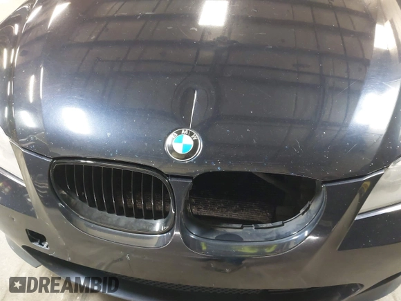 2010 BMW 5 Series 528i xDrive with VIN WBANV1C51AC388468, listed as a IAAI auction lot 41932964 with 199,919 mi miles and . Bid and sale history available at carsss.com. Image 6.