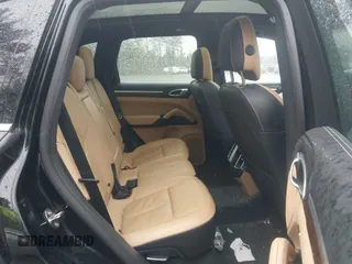 2014 Porsche Cayenne S с VIN WP1AB2A25ELA59365, выставлен на аукционе IAAI как лот 42233940 с пробегом 76 454 миль миль и . История ставок и продаж доступна на DreamBid. Изображение 8.