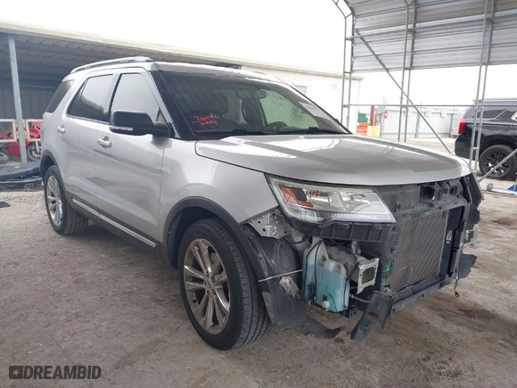 2019 Ford Explorer XLT with VIN 1FM5K7D86KGB38219, listed as a IAAI auction lot 41649954 with 65,997 mi miles. Bid and sale history available at carsss.com. Image 1.