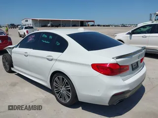 2019 BMW 5 Series 540i z VIN WBAJE5C56KWW20469, wystawiony jako IAAI lot #41947055 z przebiegiem 68 990 mil mil oraz . Historia ofert i sprzedaży dostępna na DreamBid. Obrazek 3.