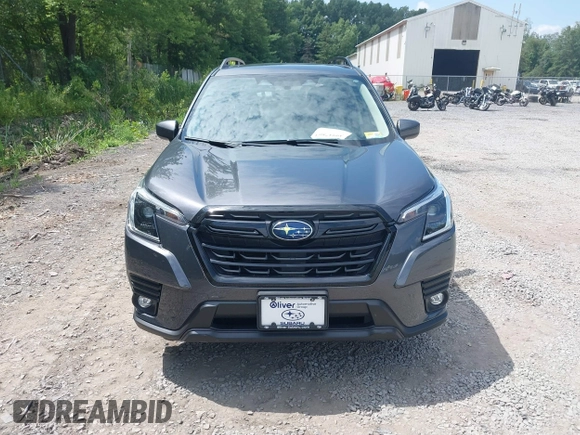 2024 Subaru Forester Premium with VIN JF2SKADC8RH489132, listed as a IAAI auction lot 39957863 with 8,014 mi miles. Bid and sale history available at carsss.com. Image 12.