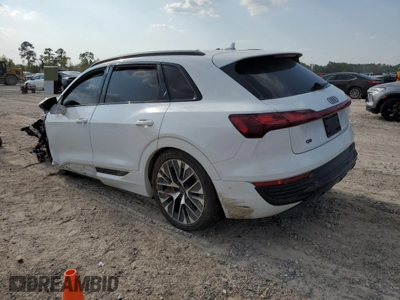 2024 Audi Q8 e-tron Premium Plus z VIN WA15AAGE8RB017425, wystawiony jako Copart lot #66139974 z przebiegiem Nie podano mil oraz Szkody całkowita. Historia ofert i sprzedaży dostępna na DreamBid. Obrazek 2.