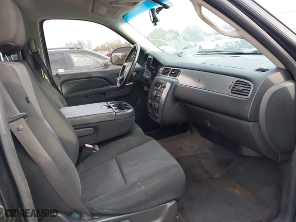 2010 Chevrolet Suburban Commercial with VIN 1GNUKHE38AR190423, listed as a IAAI auction lot 41361377 with 215,187 mi miles. Bid and sale history available at carsss.com. Image 5.