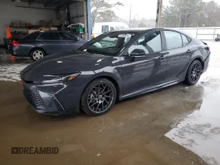 2025 Toyota Camry LE z VIN 4T1DAACK8SU059483, wystawiony jako Copart lot #44968055 z przebiegiem 19 771 mil mil oraz Nie do naprawy • Non repairable. Historia ofert i sprzedaży dostępna na DreamBid. Obrazek 1.
