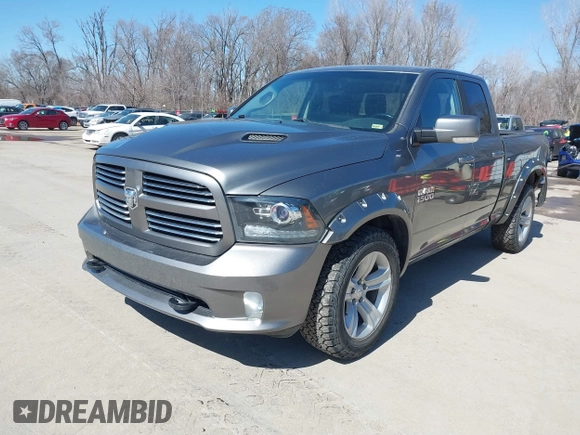 2013 Ram 1500 Sport z VIN 1C6RR7HT2DS530587, wystawiony jako IAAI lot #41742569 z przebiegiem 152 193 mil mil oraz . Historia ofert i sprzedaży dostępna na DreamBid. Obrazek 18.