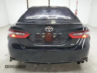 2022 Toyota Camry SE z VIN 4T1G11AK9NU057987, wystawiony jako Copart lot #56749015 z przebiegiem 85 171 mil mil oraz Czysty tytuł • Clean title. Historia ofert i sprzedaży dostępna na DreamBid. Obrazek 6.
