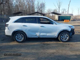 2020 Kia Sorento LX V6 with VIN 5XYPG4A5XLG622373, listed as a IAAI auction lot 41693857 with 120,485 mi miles. Bid and sale history available at carsss.com. Image 13.